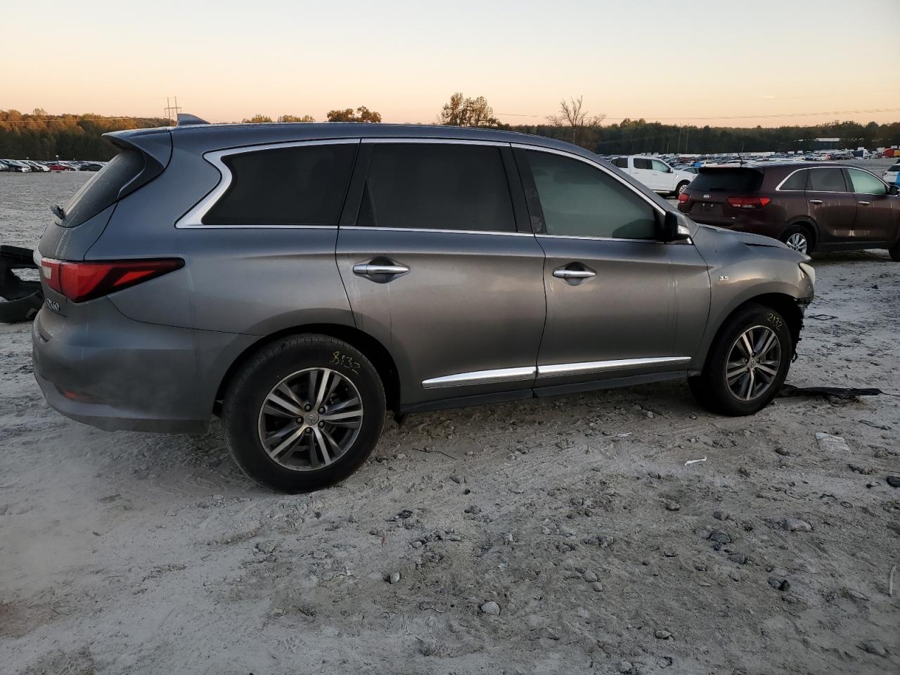 INFINITI Qx Luxe Image 6