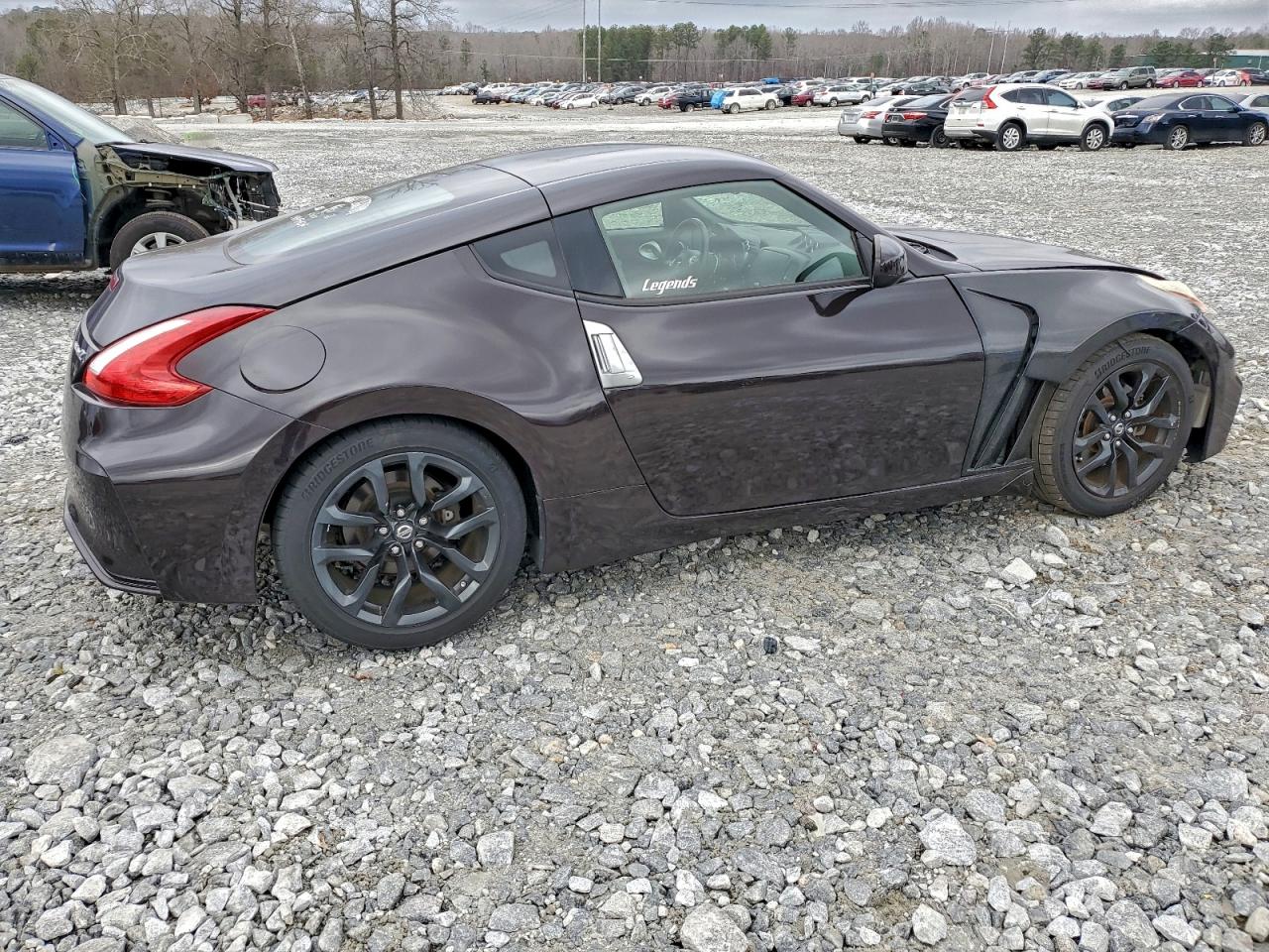 Nissan 370Z Base Image 2