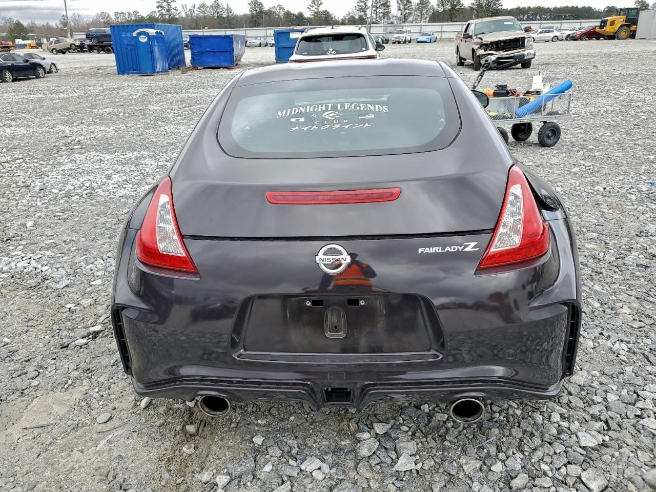 Nissan 370Z Base Image 11