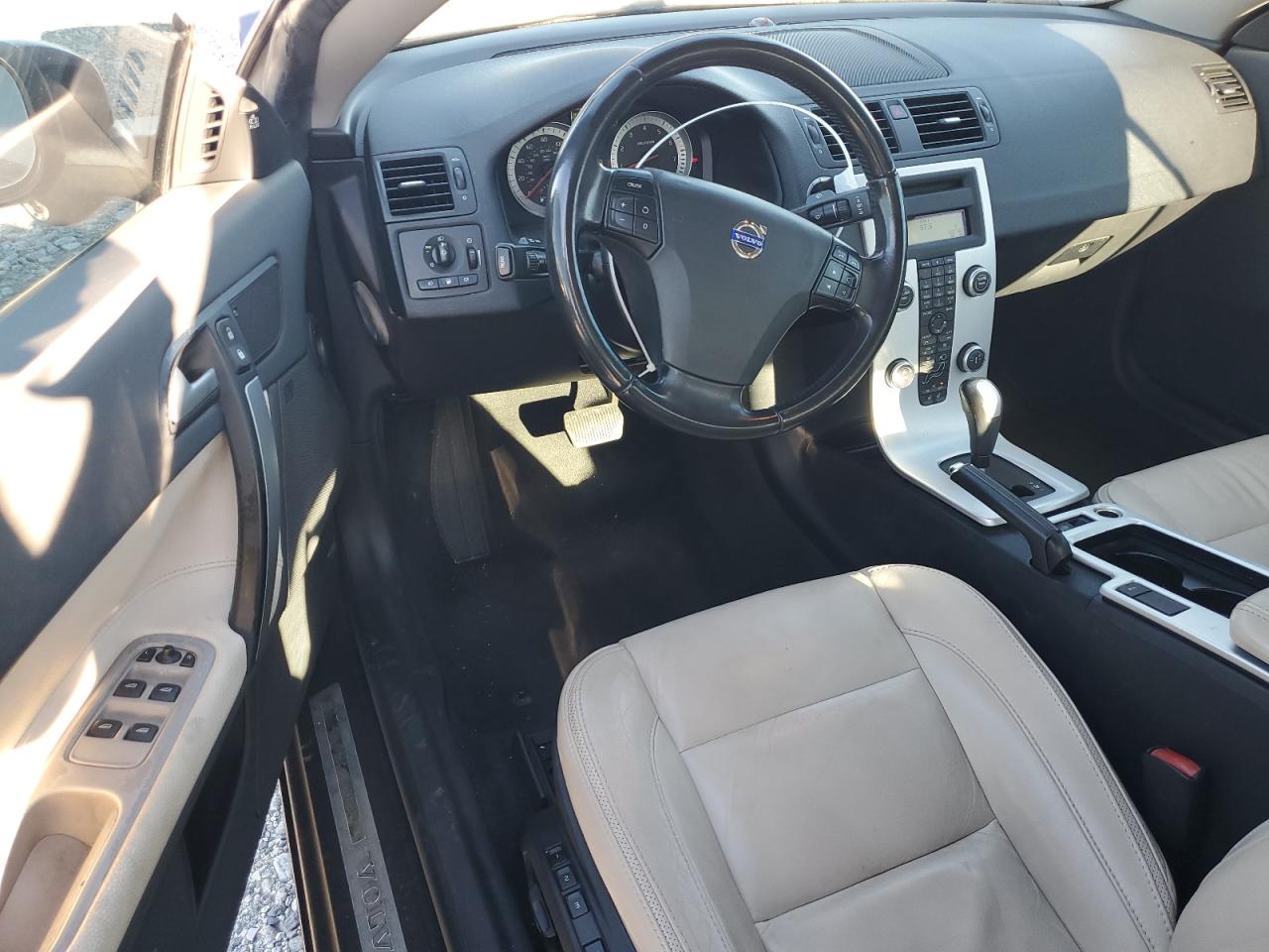 Volvo C70 T5 Image 8