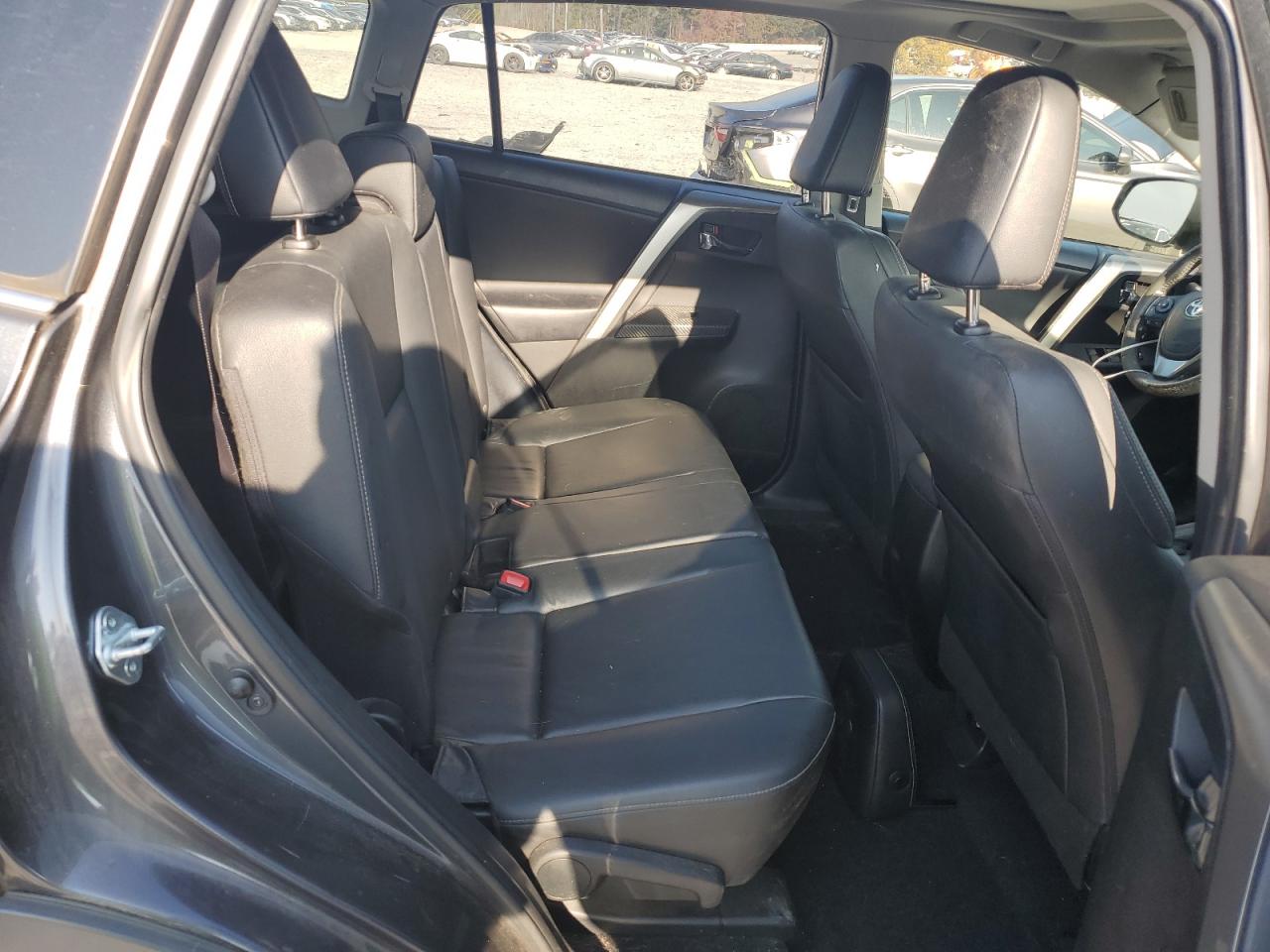 Toyota RAV4 Limited Image 10