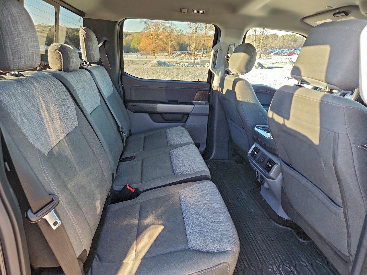 Ford F-150 Supercrew Image 11