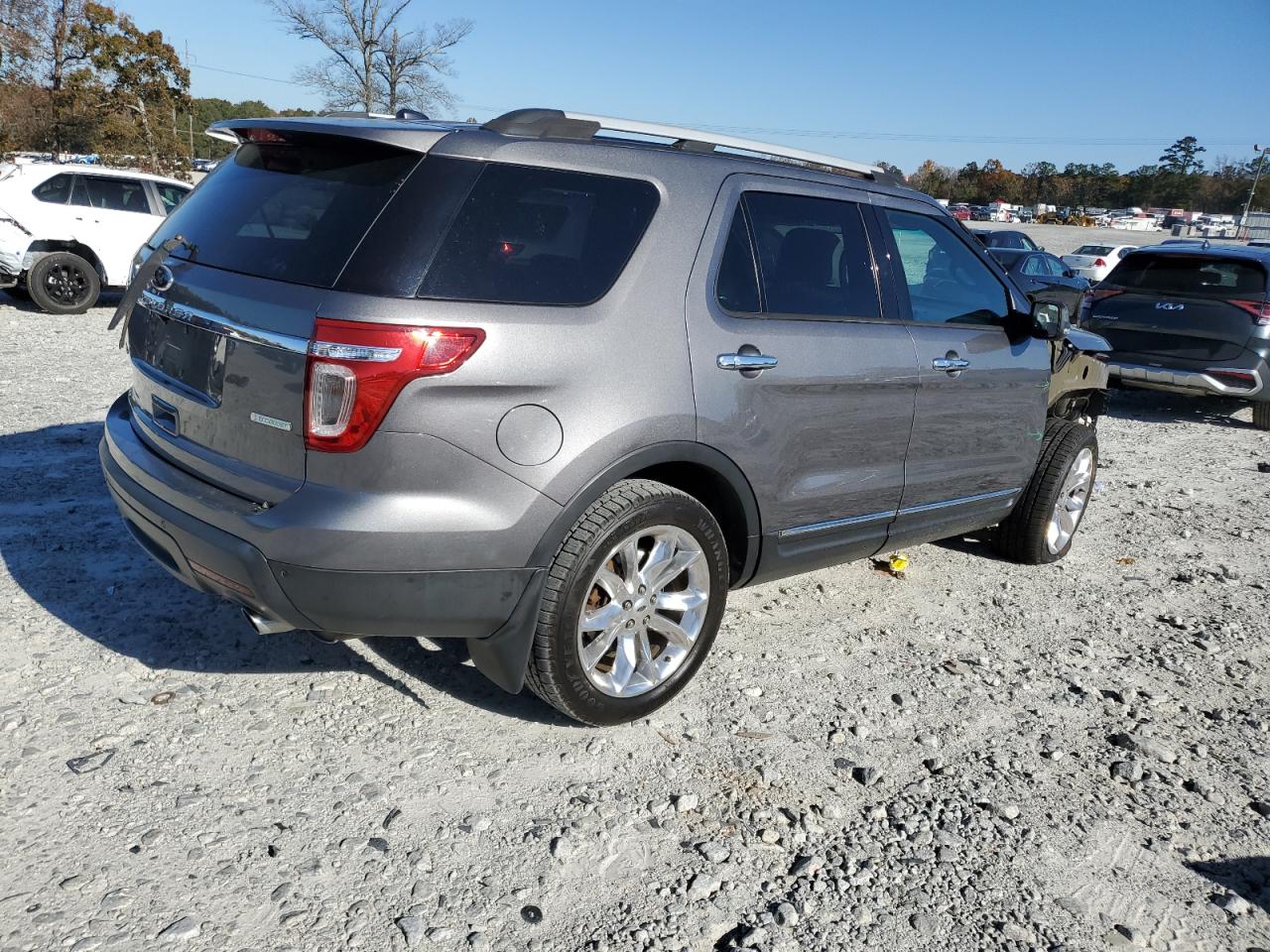 Ford Explorer Limited Image 3