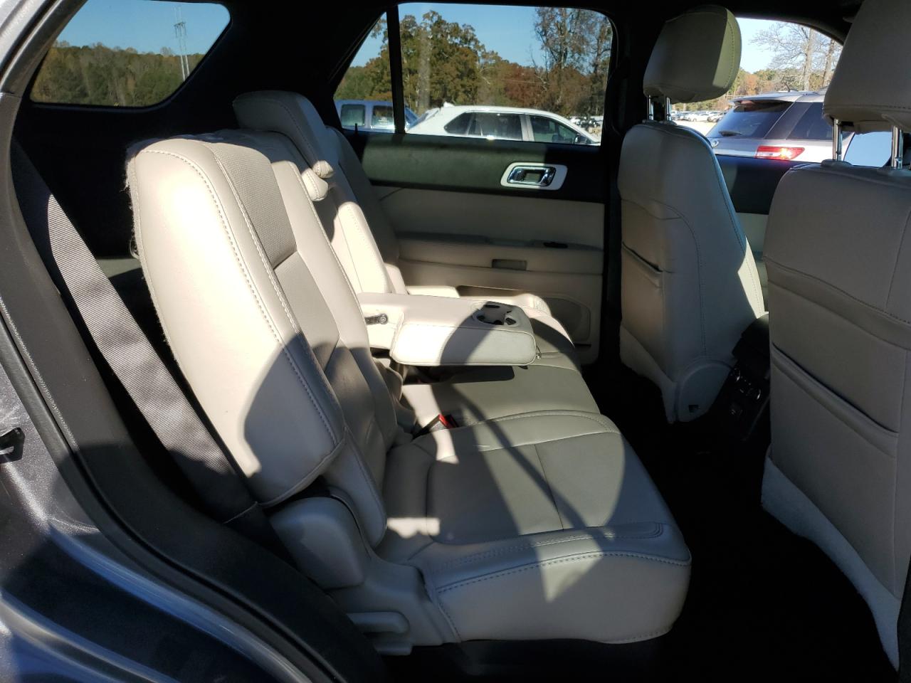 Ford Explorer Limited Image 6