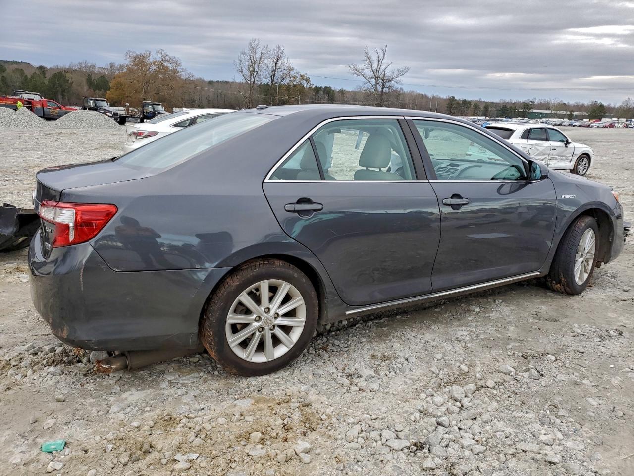 Toyota Camry Hybrid Image 10