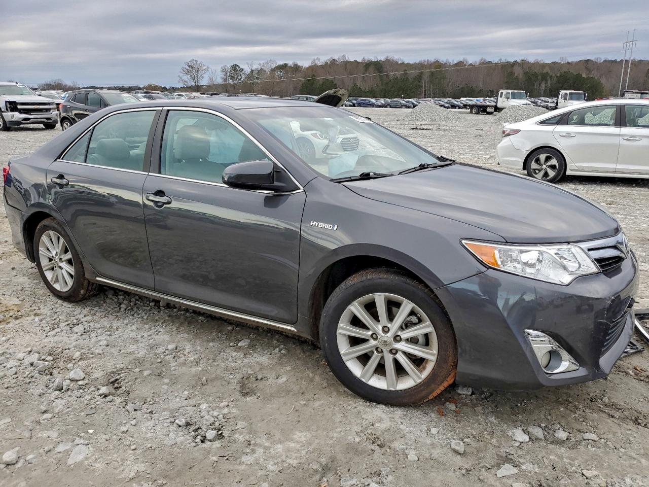 Toyota Camry Hybrid Image 12