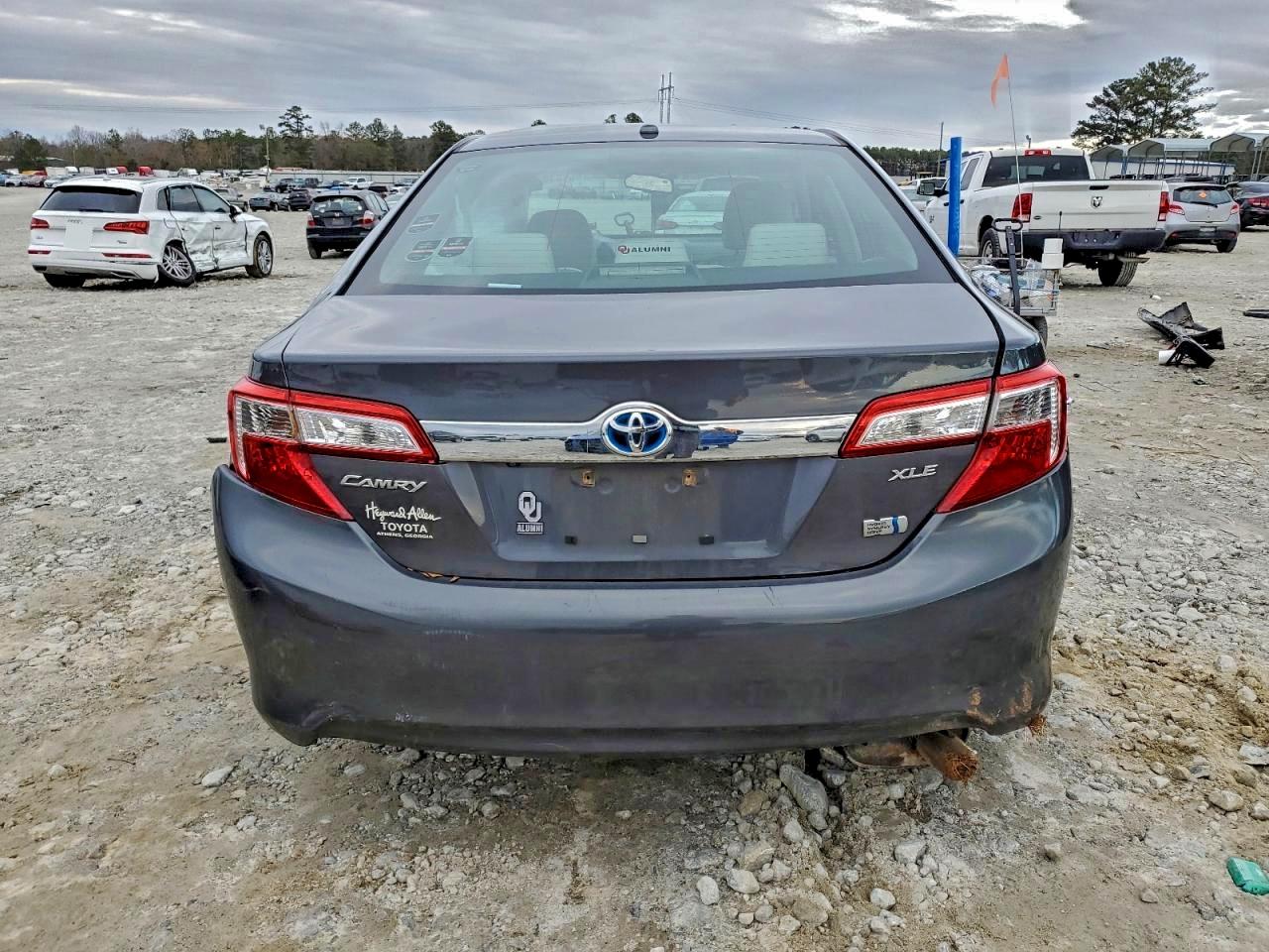 Toyota Camry Hybrid Image 5