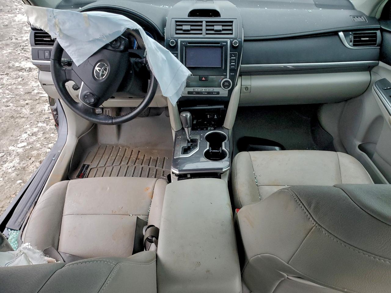 Toyota Camry Hybrid Image 3