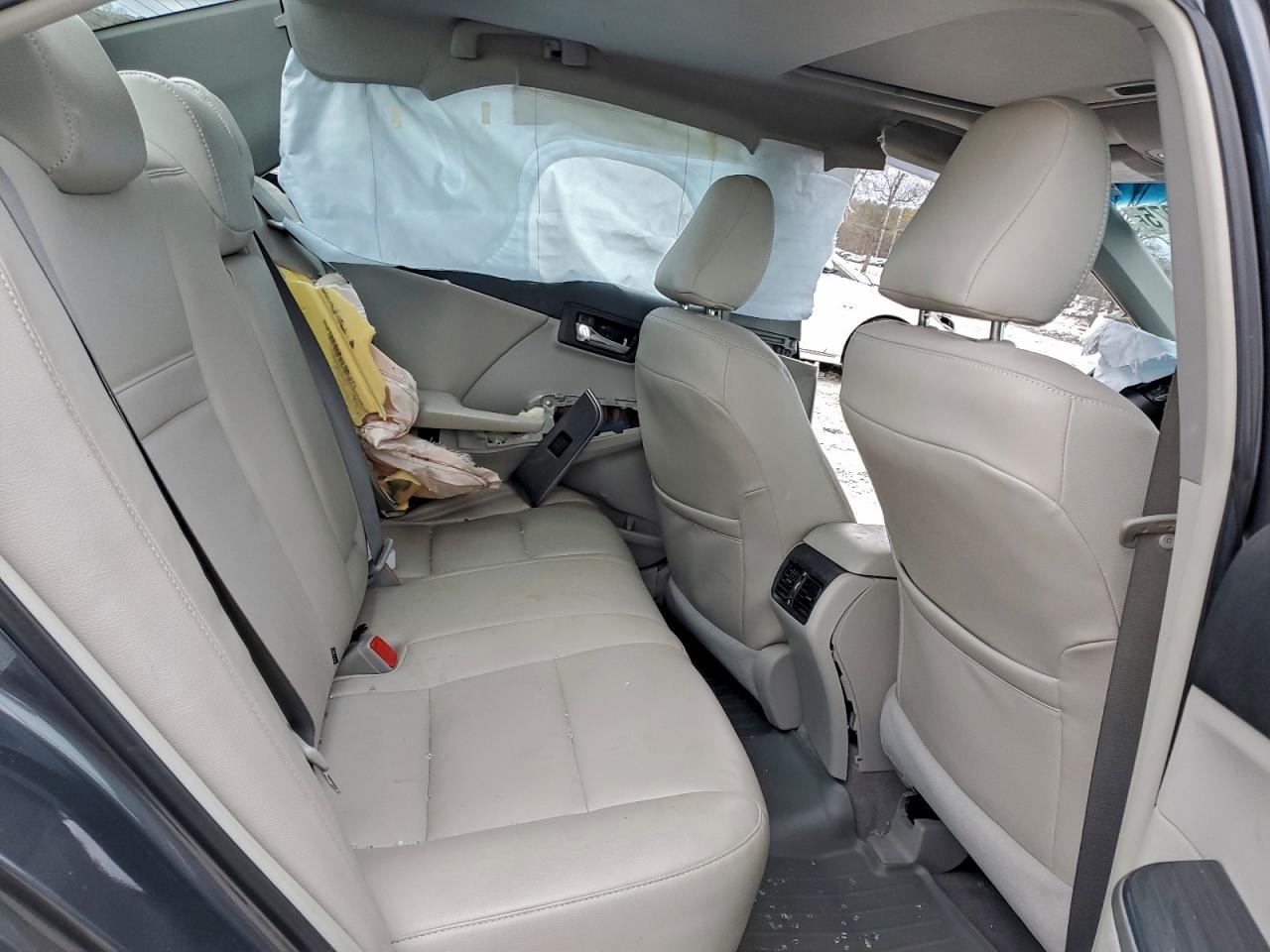 Toyota Camry Hybrid Image 4