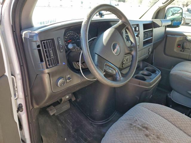 GMC Savana G2500 Image 11