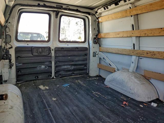 GMC Savana G2500 Image 12