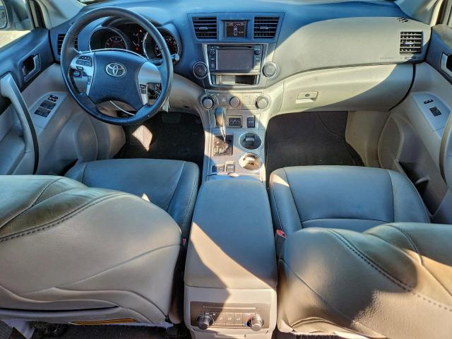 Toyota Highlander Base Image 9