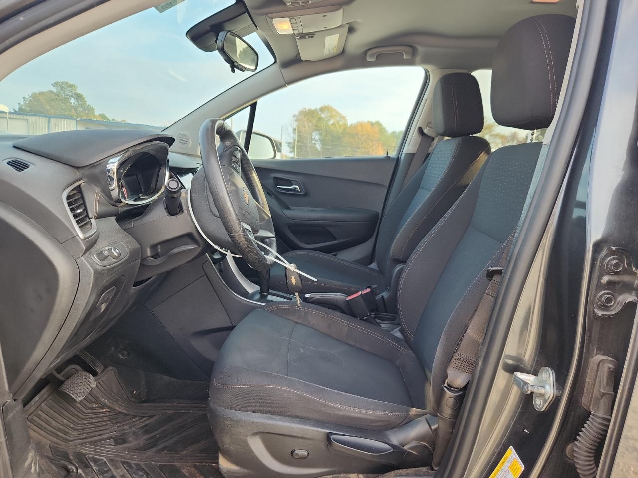 Chevrolet Trax Ls Image 5