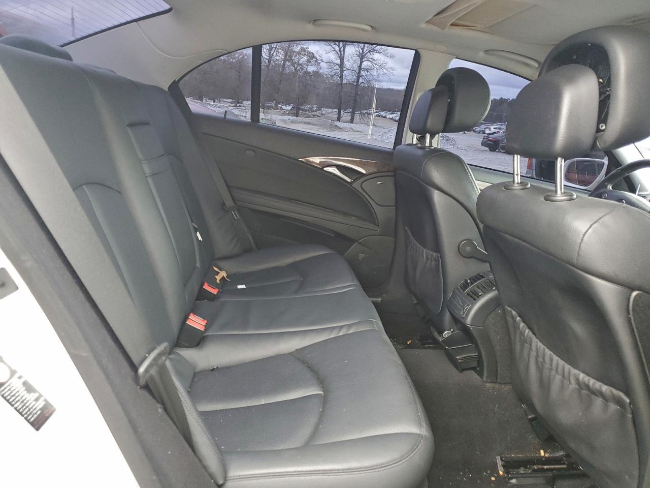 Mercedes-Benz E-Class 350 Image 11