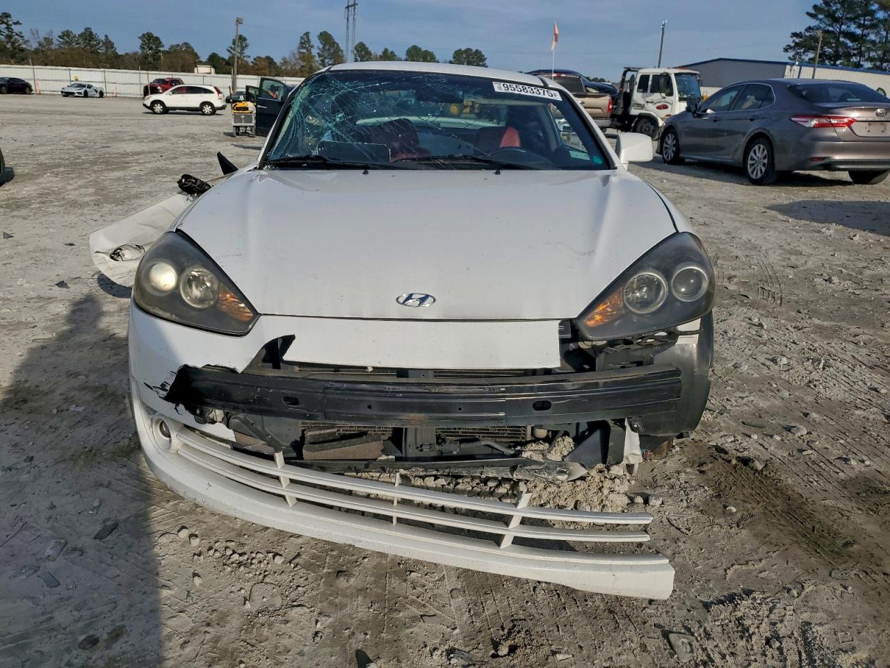 Hyundai Tiburon Gt Image 11