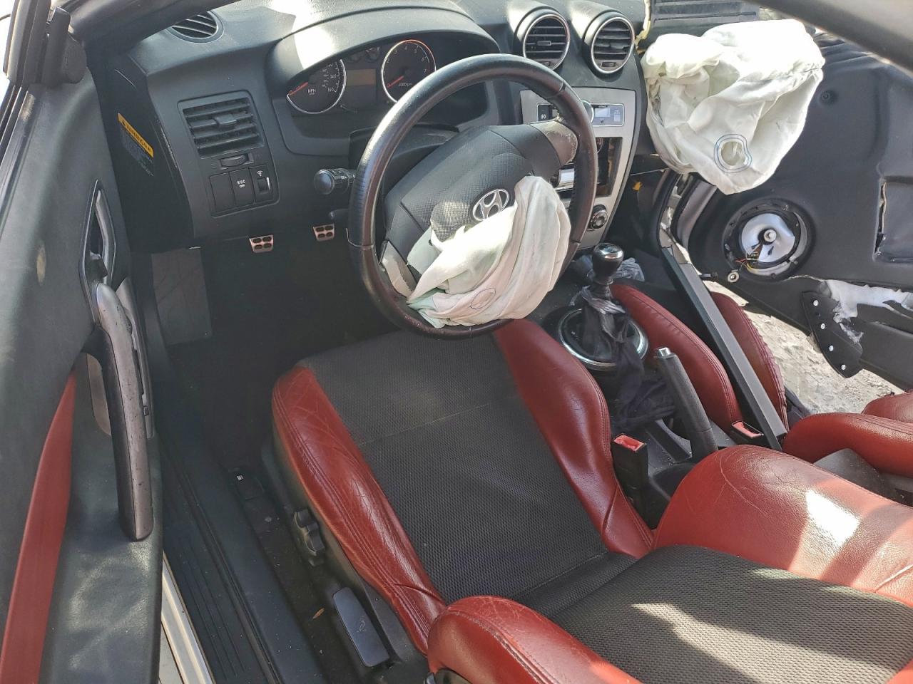 Hyundai Tiburon Gt Image 9