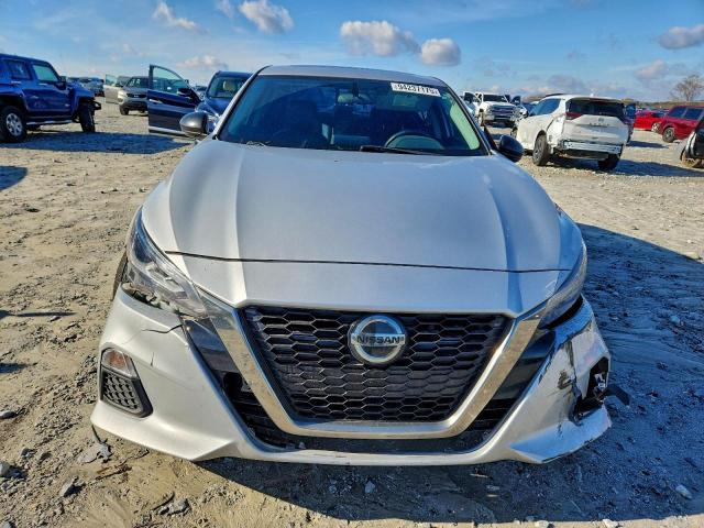 Nissan Altima Sr Image 2