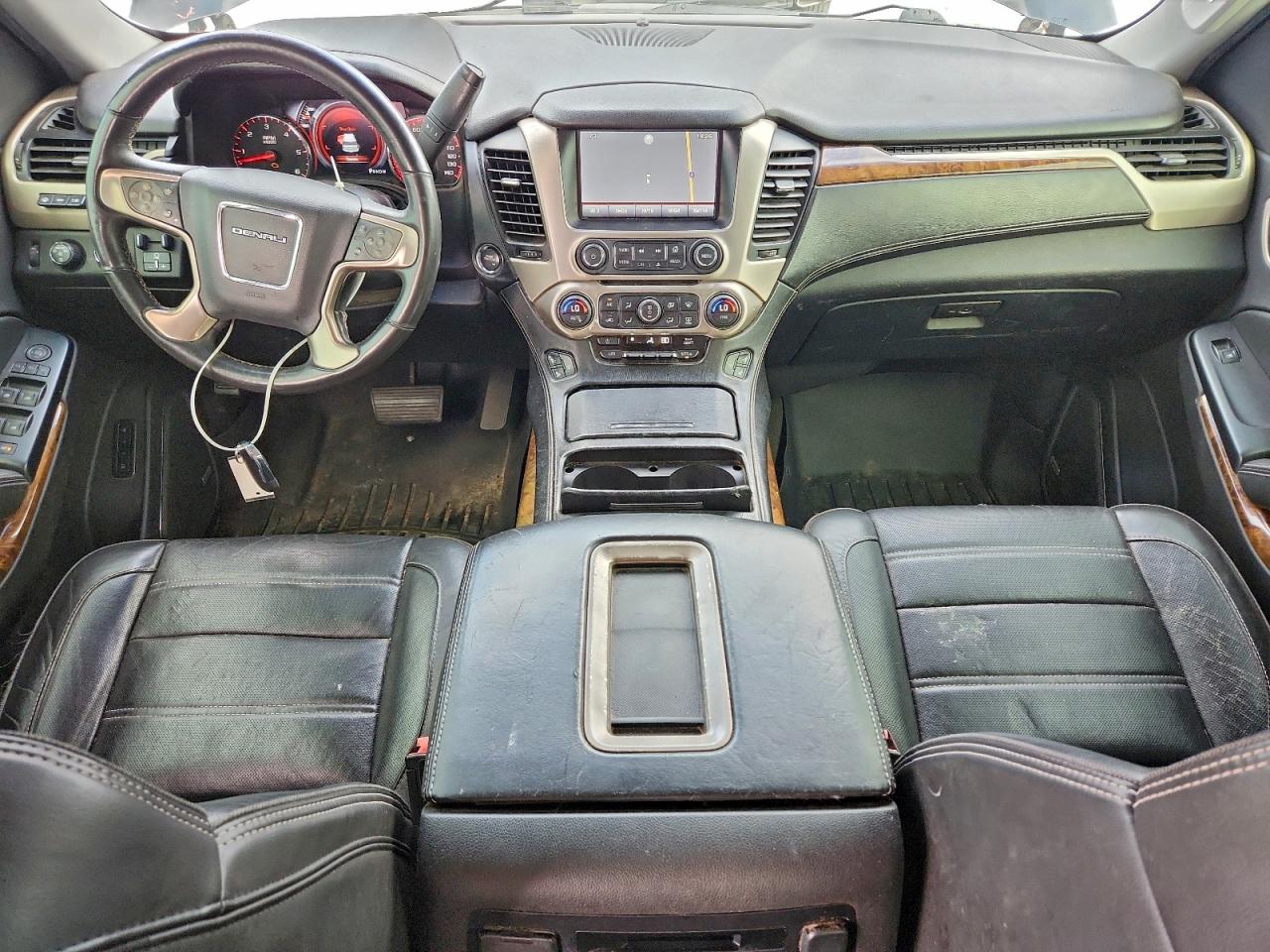 GMC Yukon Denali Image 13