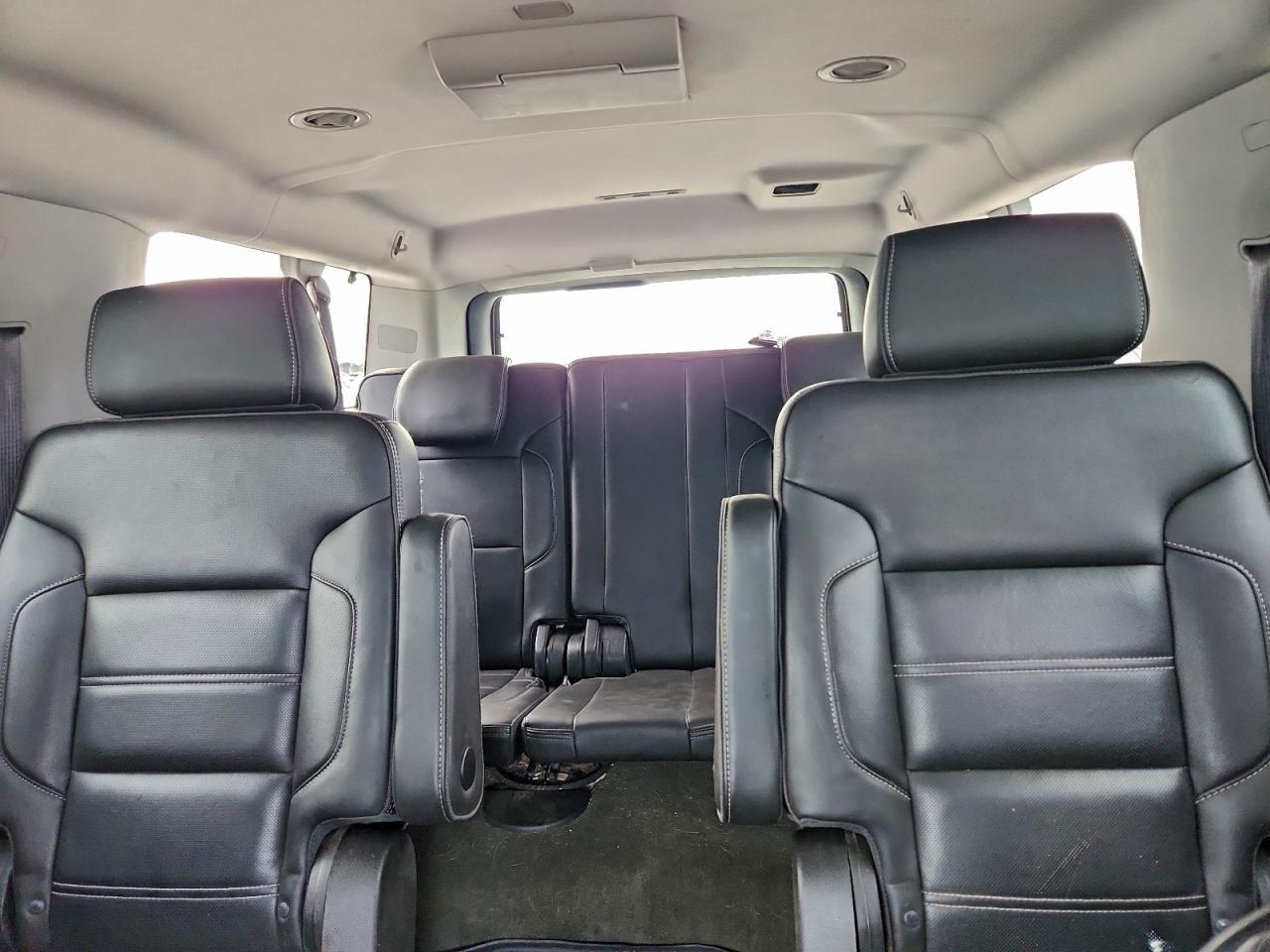 GMC Yukon Denali Image 10