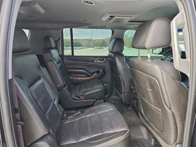 GMC Yukon Denali Image 6