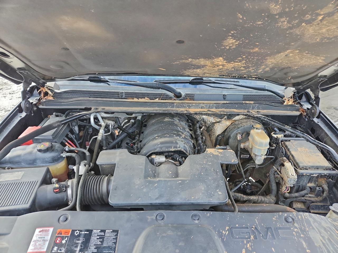 GMC Yukon Denali Image 12