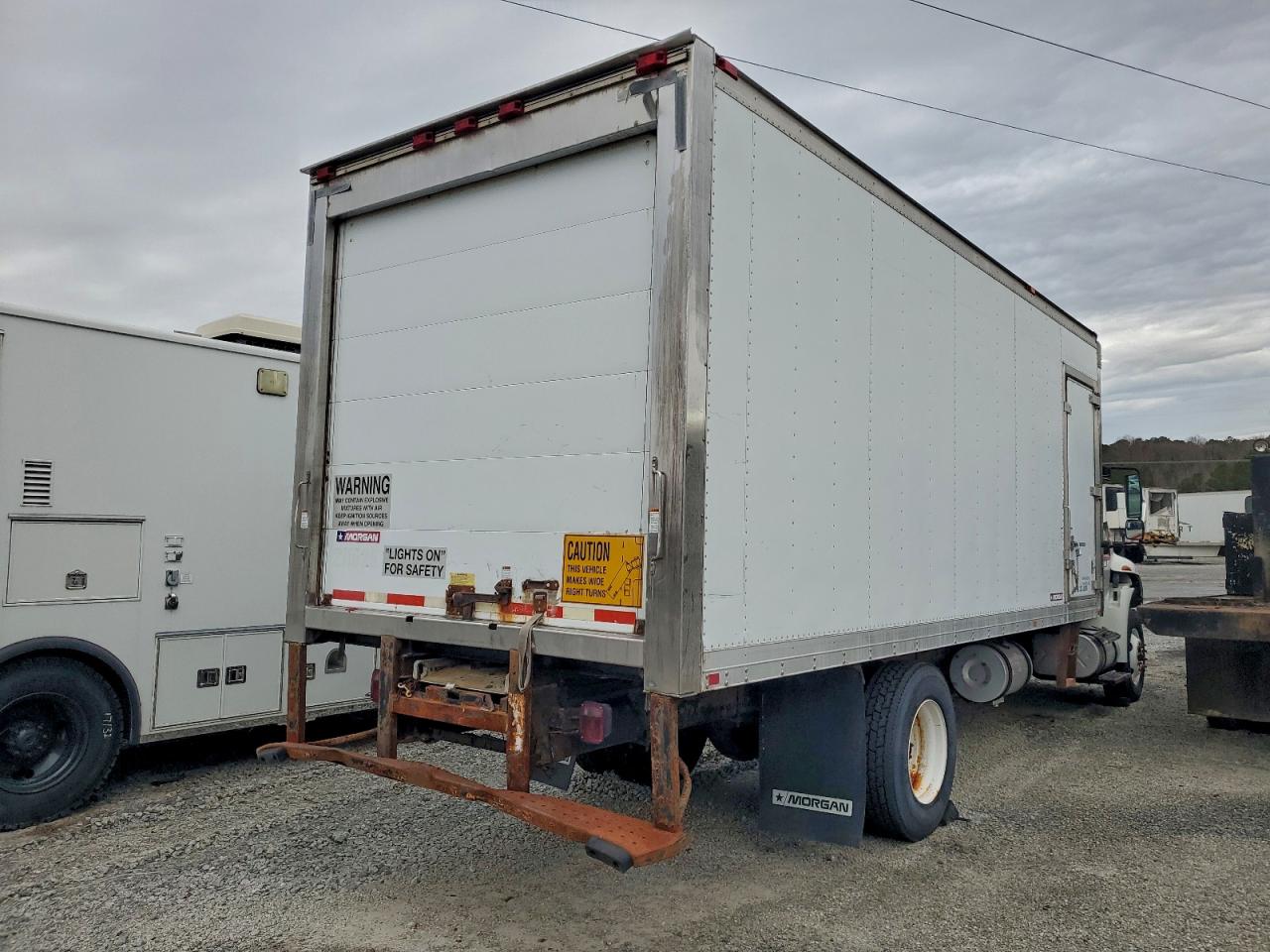 International 4300 4300 Image 9