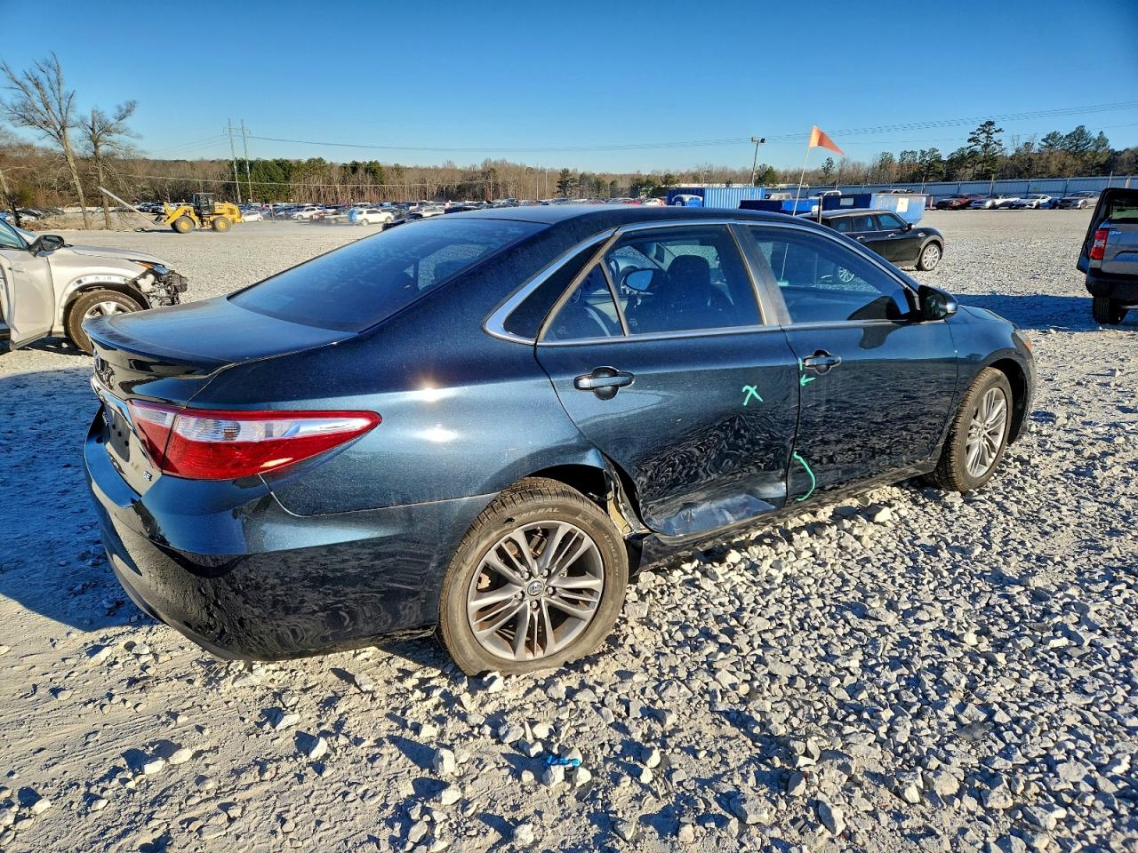 Toyota Camry Le Image 4