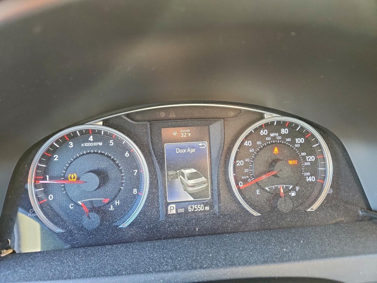 Toyota Camry Le Image 12