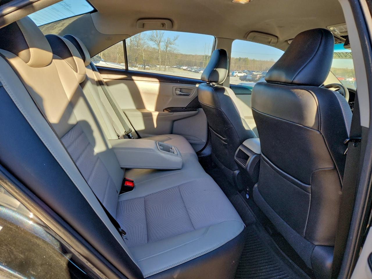 Toyota Camry Le Image 7