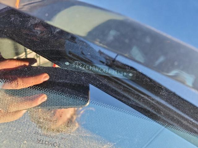 Toyota Camry Le Image 11