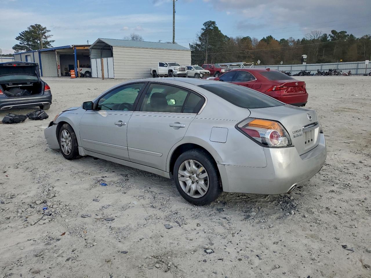 Nissan Altima Base Image 9