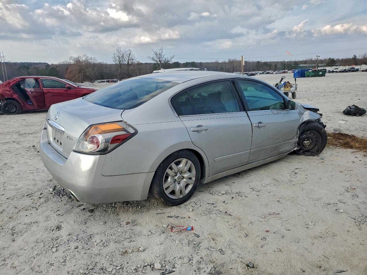 Nissan Altima Base Image 2