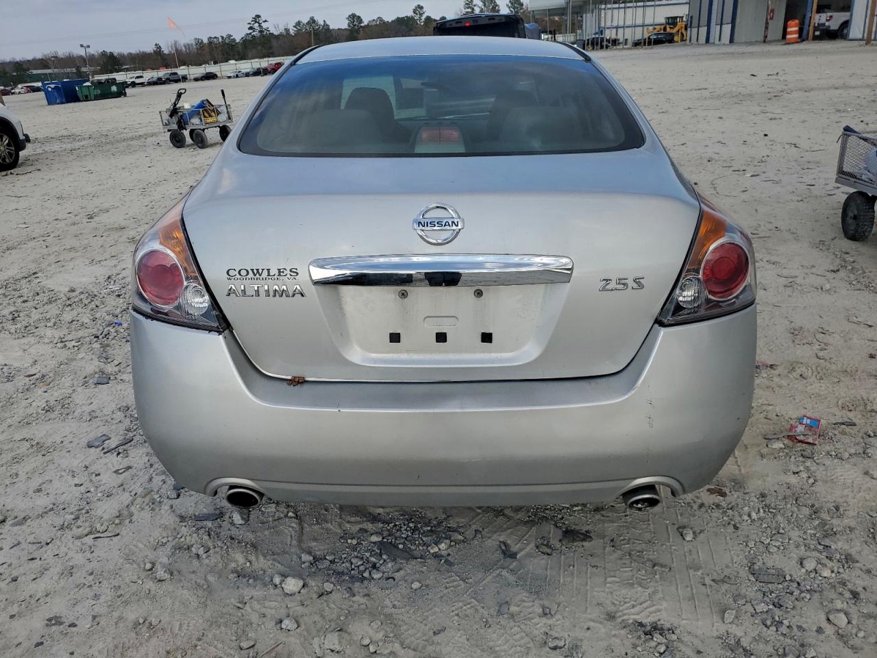 Nissan Altima Base Image 8
