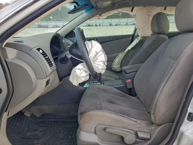 Nissan Altima Base Image 4