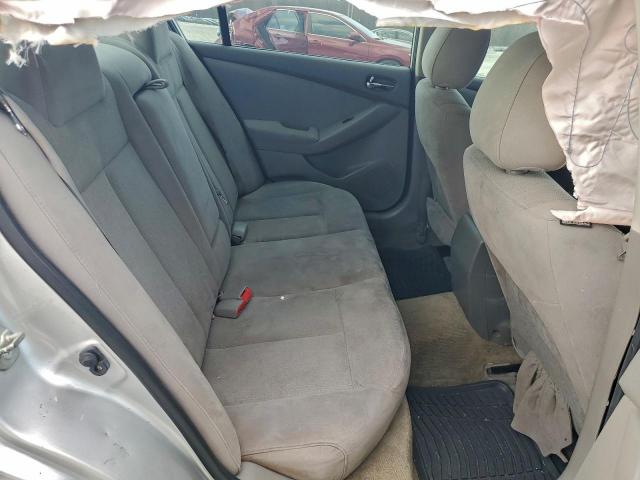 Nissan Altima Base Image 12