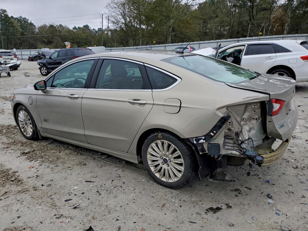 Ford Fusion Se Phev Image 13