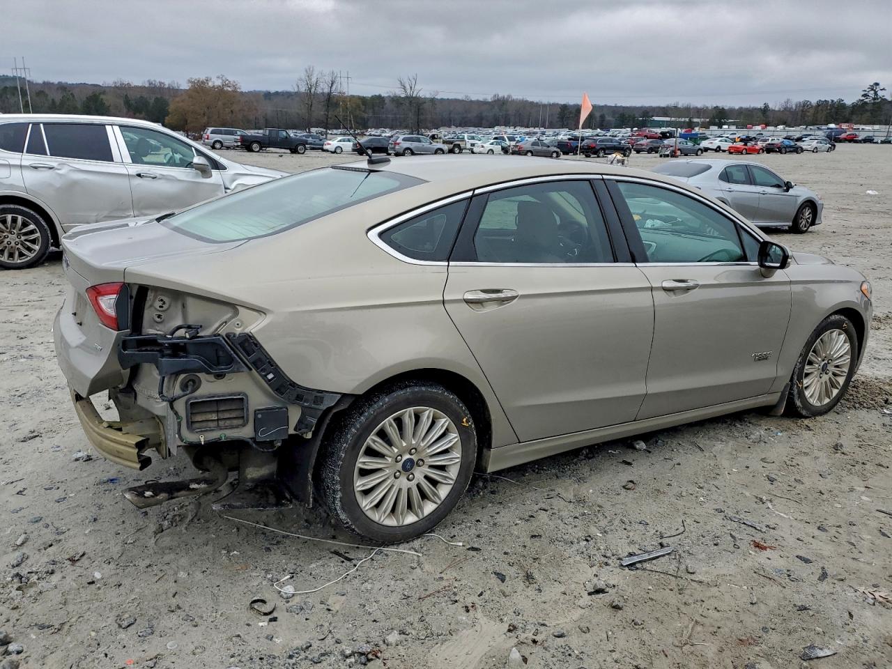 Ford Fusion Se Phev Image 6