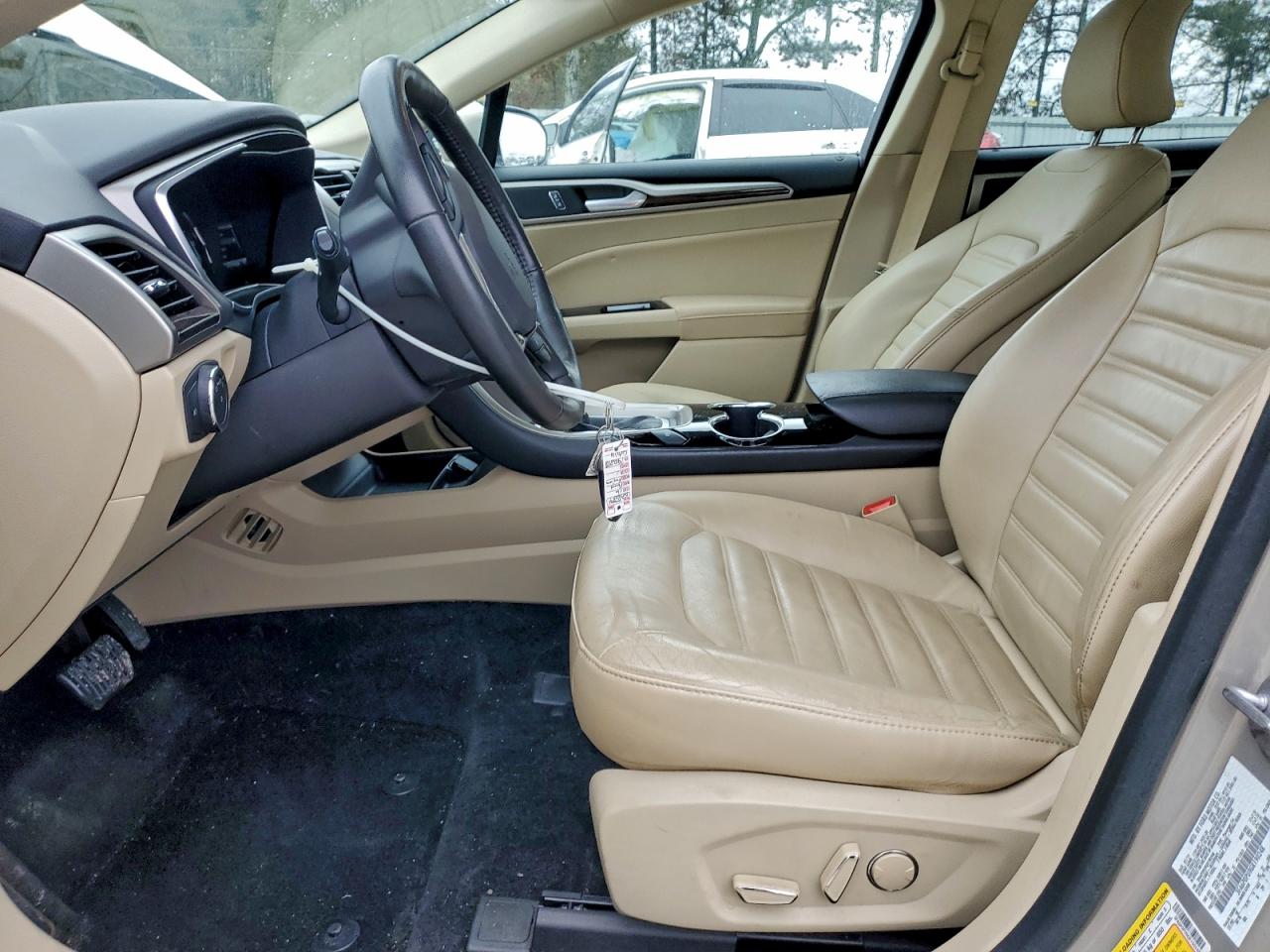 Ford Fusion Se Phev Image 4