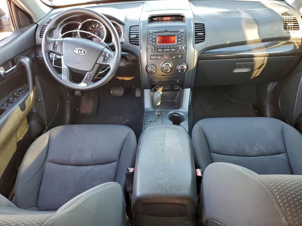 Kia Sorento Base Image 10