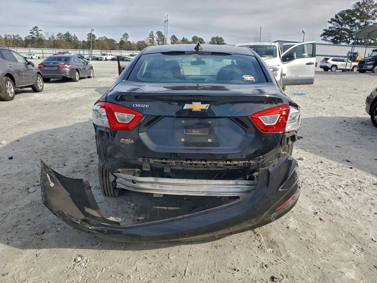 Chevrolet Cruze Ls Image 4