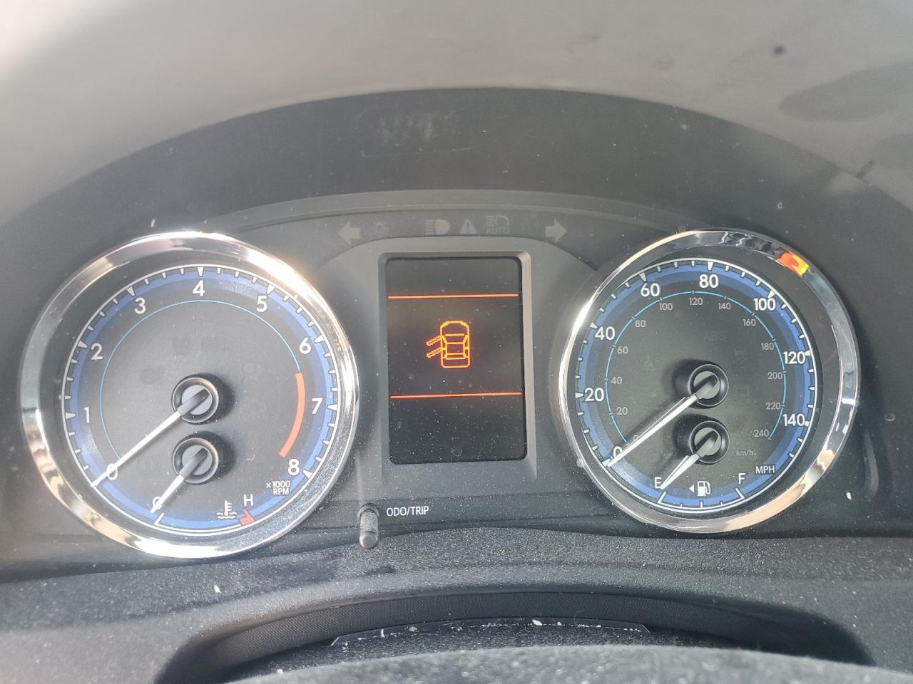 Toyota Corolla L Image 10