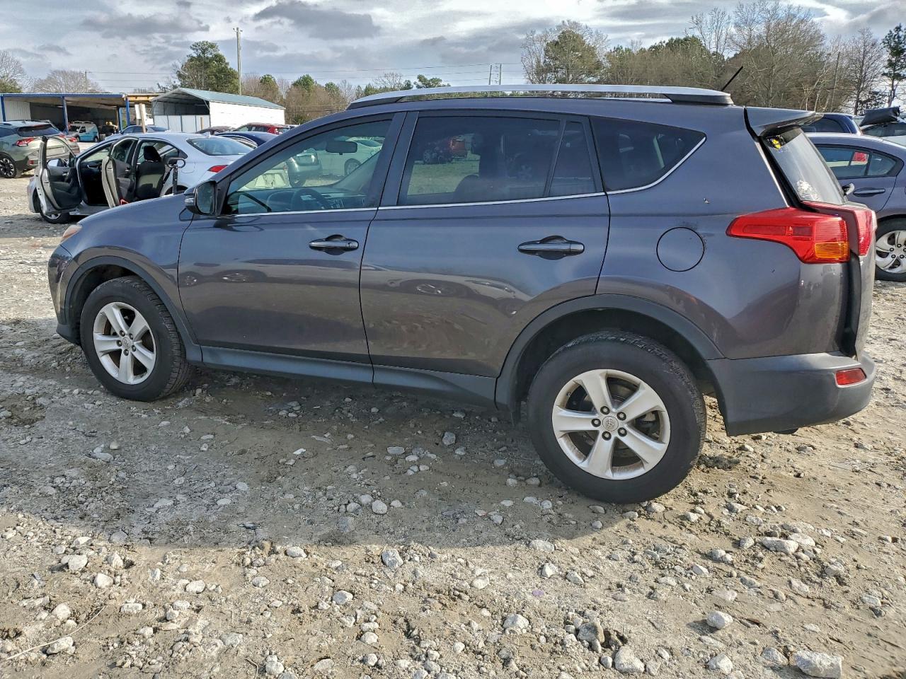 Toyota RAV4 Xle Image 8