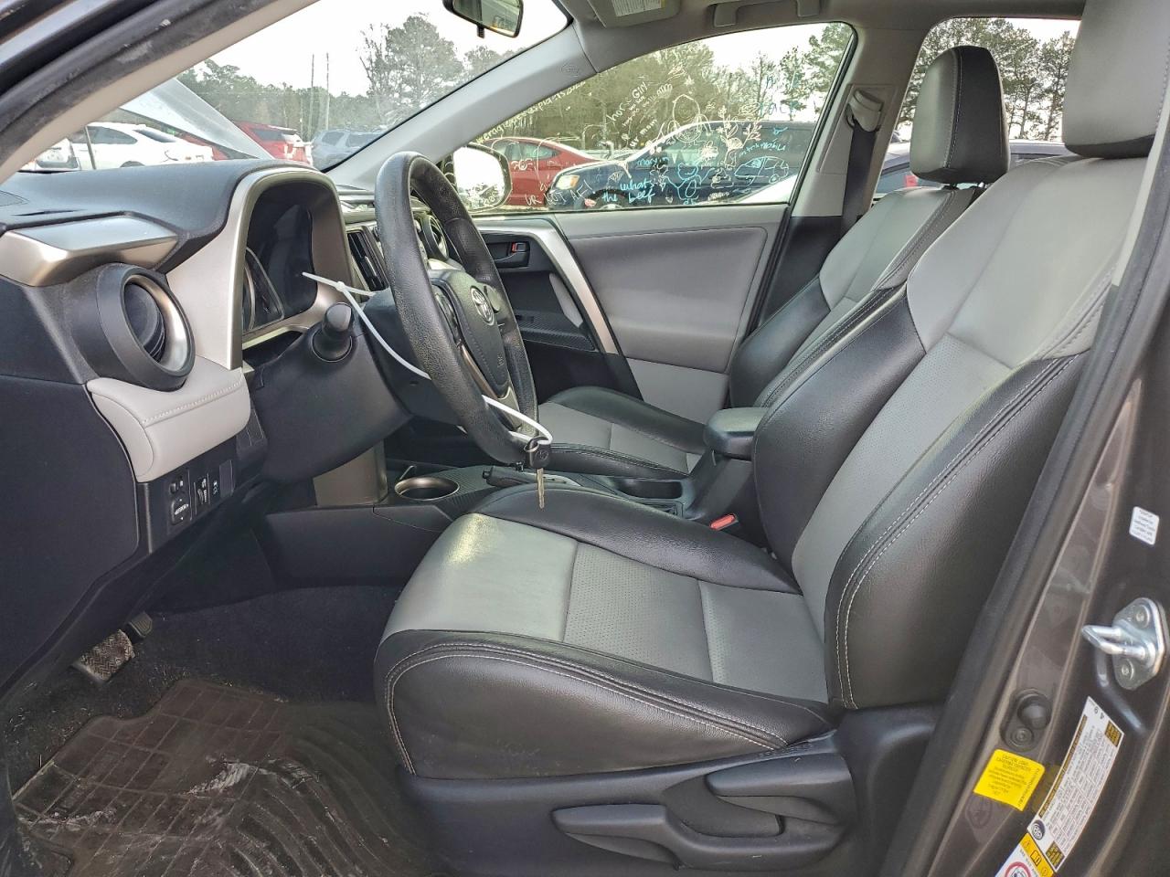 Toyota RAV4 Xle Image 5