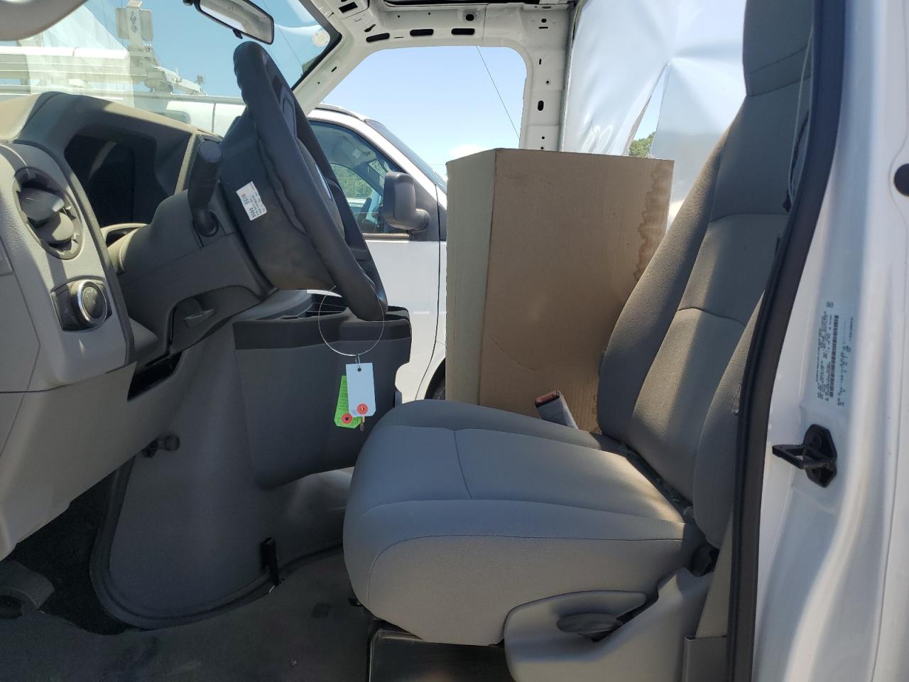 Ford Econoline E450 Super Duty Cutaway Van Image 12