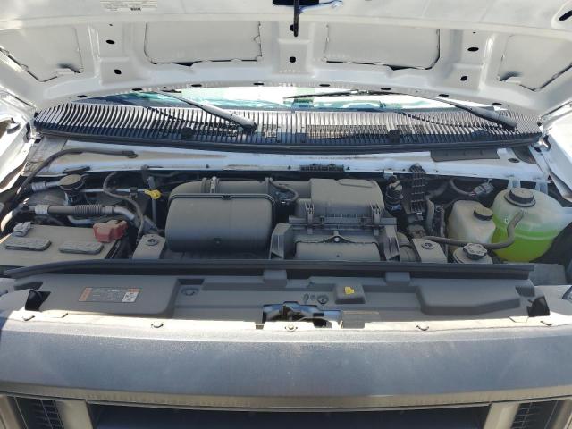 Ford Econoline E450 Super Duty Cutaway Van Image 5