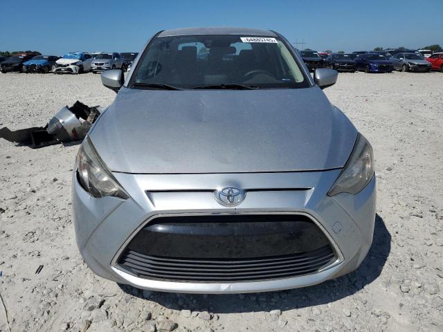 Toyota Yaris Image 8