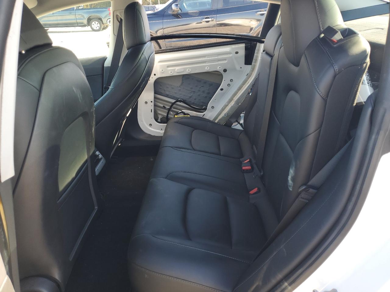 Tesla Model 3 Image 12