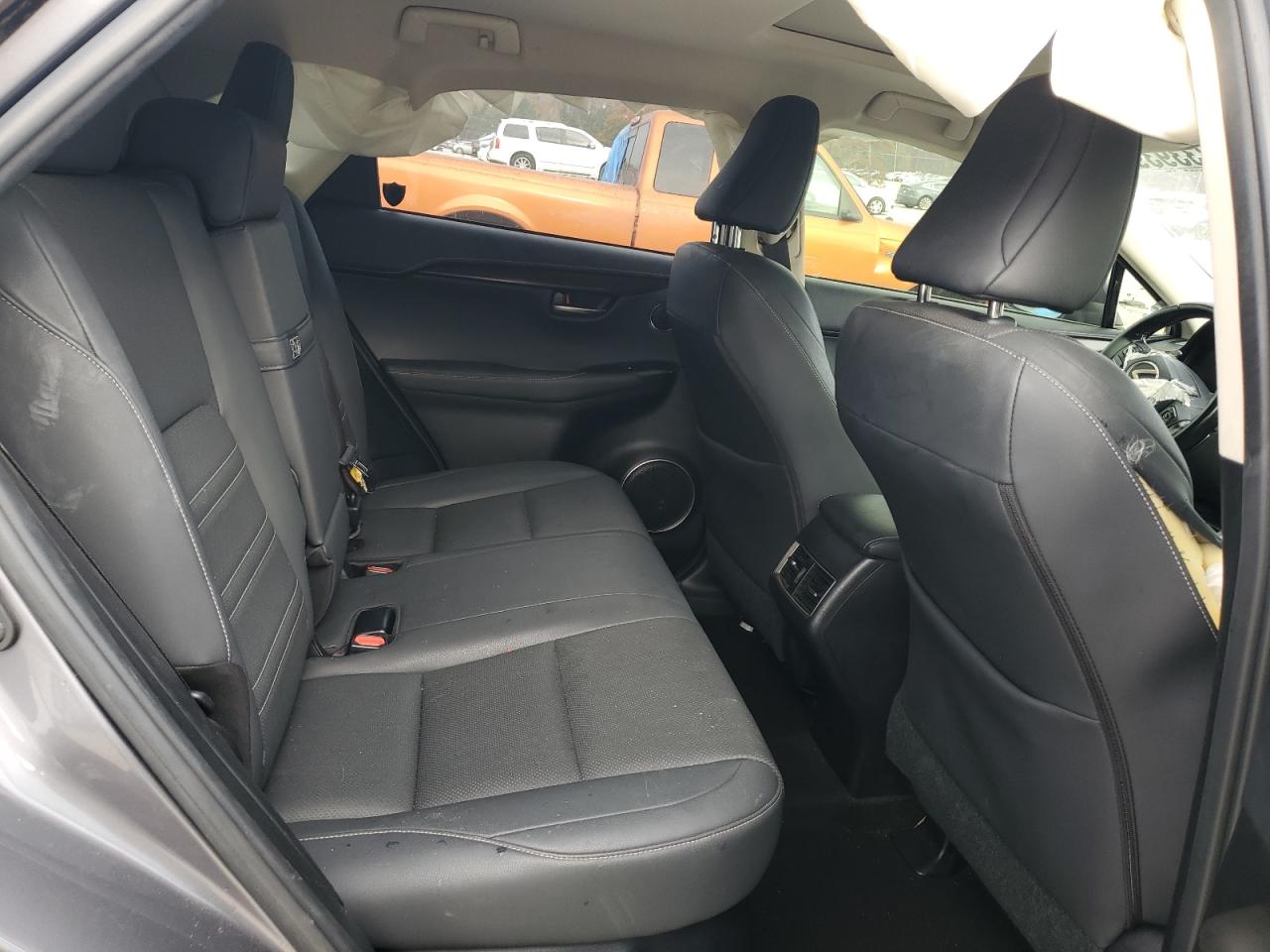 Lexus NX 300 Image 2