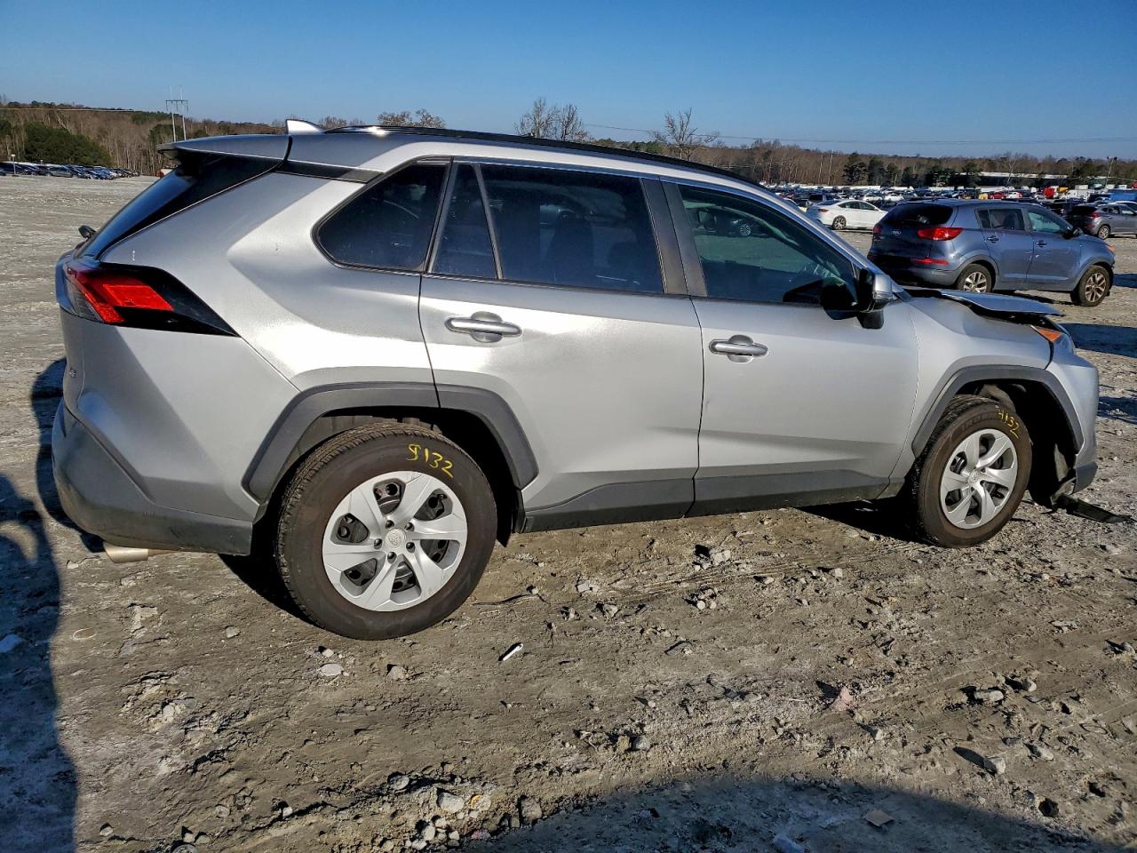 Toyota RAV4 Le Image 5