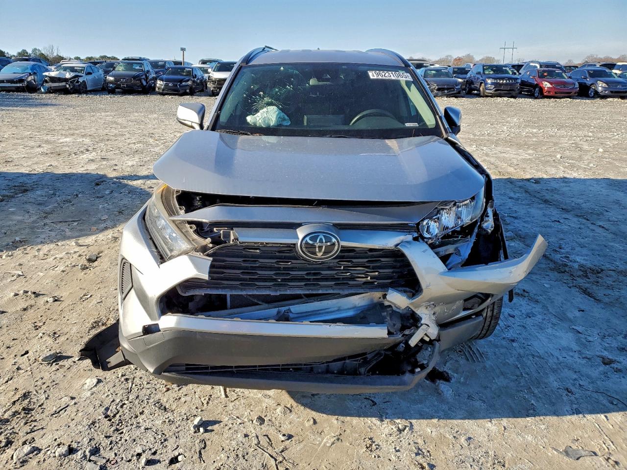 Toyota RAV4 Le Image 11